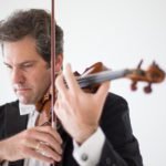 Foto horizontal. Alessandro Borgomanero por Rafaella Pessoa 1