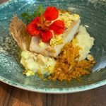 Robalo com vinagrete de caju e castanhas do Brasil – Mayer Self Service