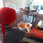 Miguel durante as aulas on-line