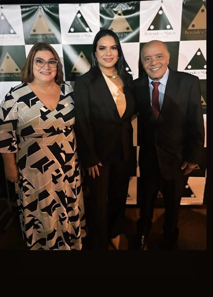 Dra. Camila Rezende e seus pais: Valestan Viana e Sandra Rezende